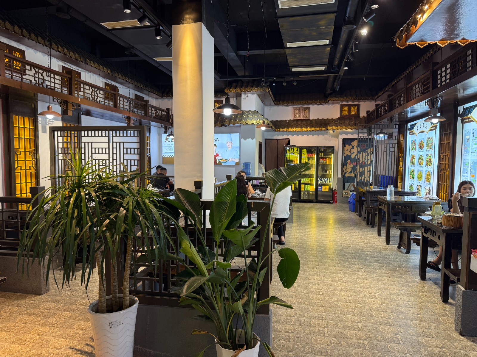 仁怀八米大门头餐馆带设备一起整体转让
