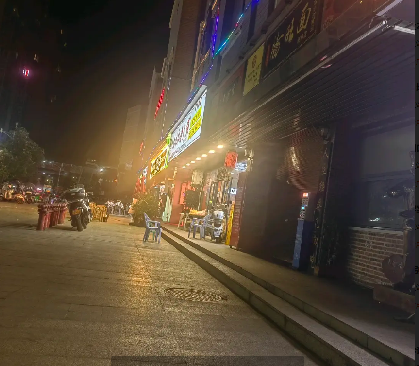 (转让)有两个小学，一个中学，有中医院还有大型住宅小区