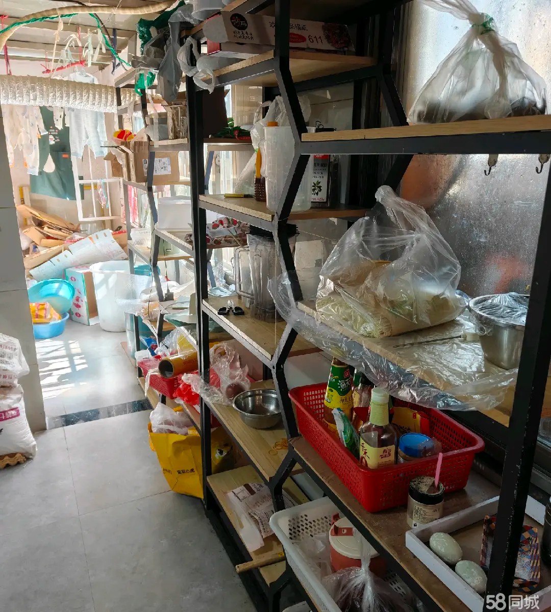 (转让)营业中蛋糕店转让，三台空调，有仓库也可以做宿舍。
