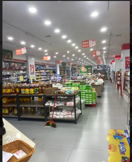 (转让)十字路口，有烟证，有学校