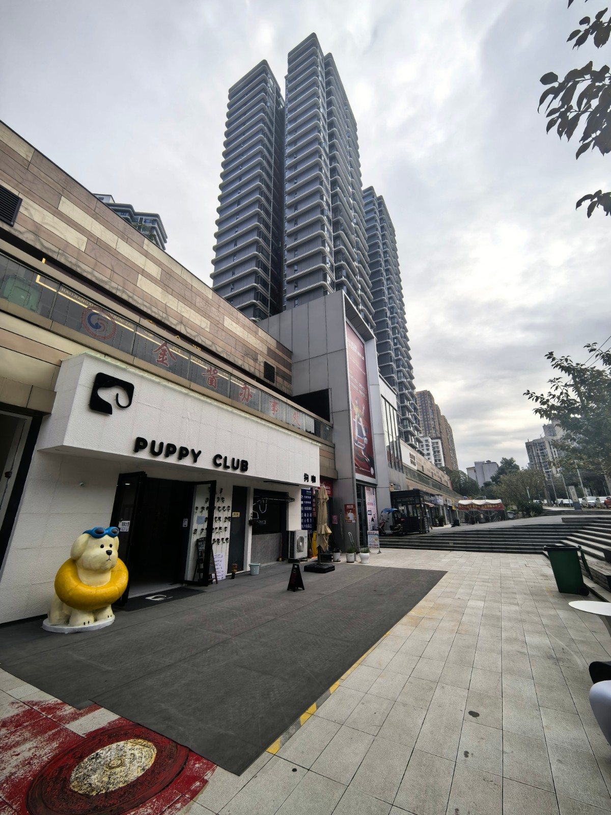 红花岗区剑江路国际公馆精装修超大门头门店空转   