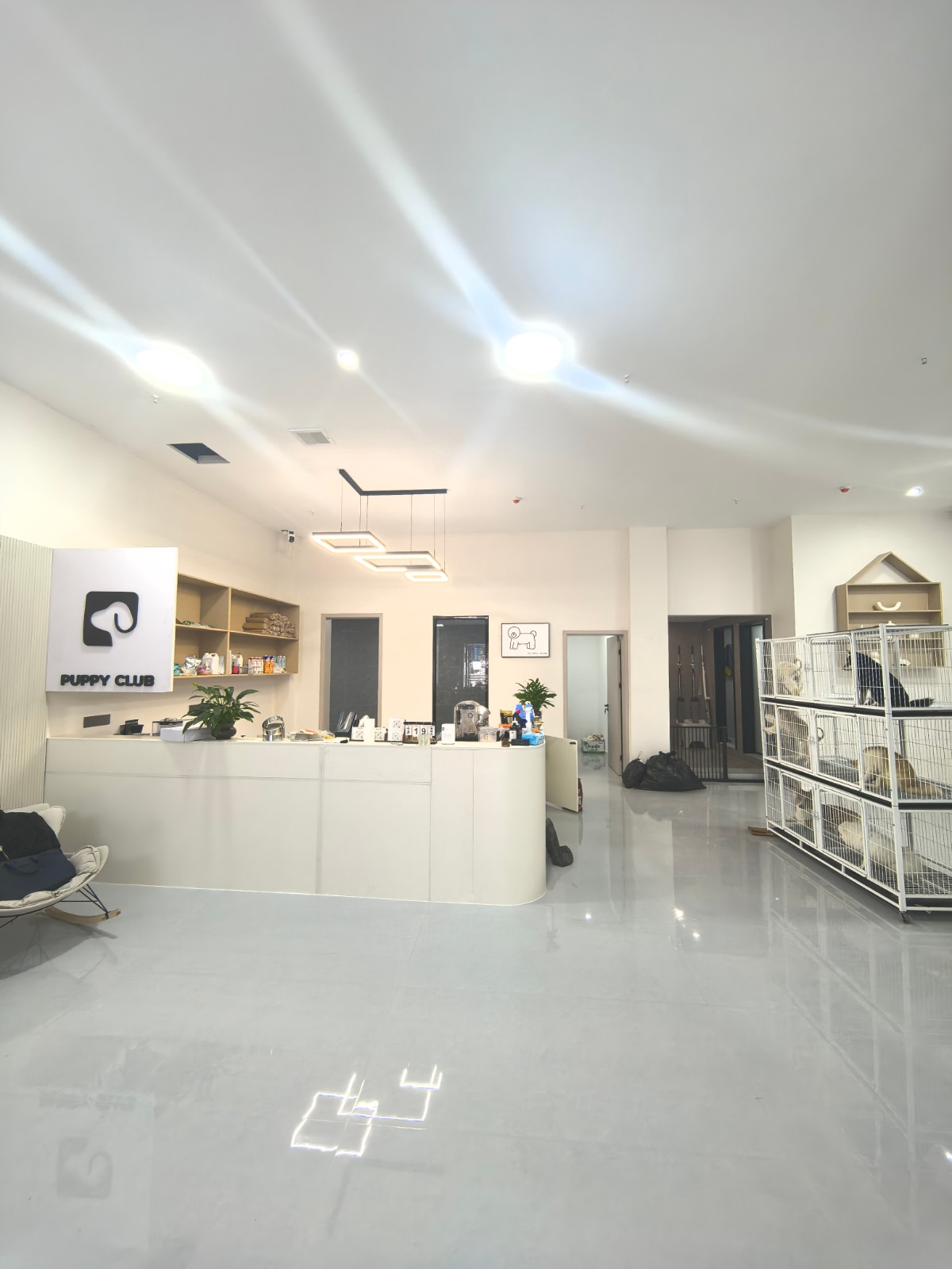 红花岗区剑江路国际公馆精装修超大门头门店空转   