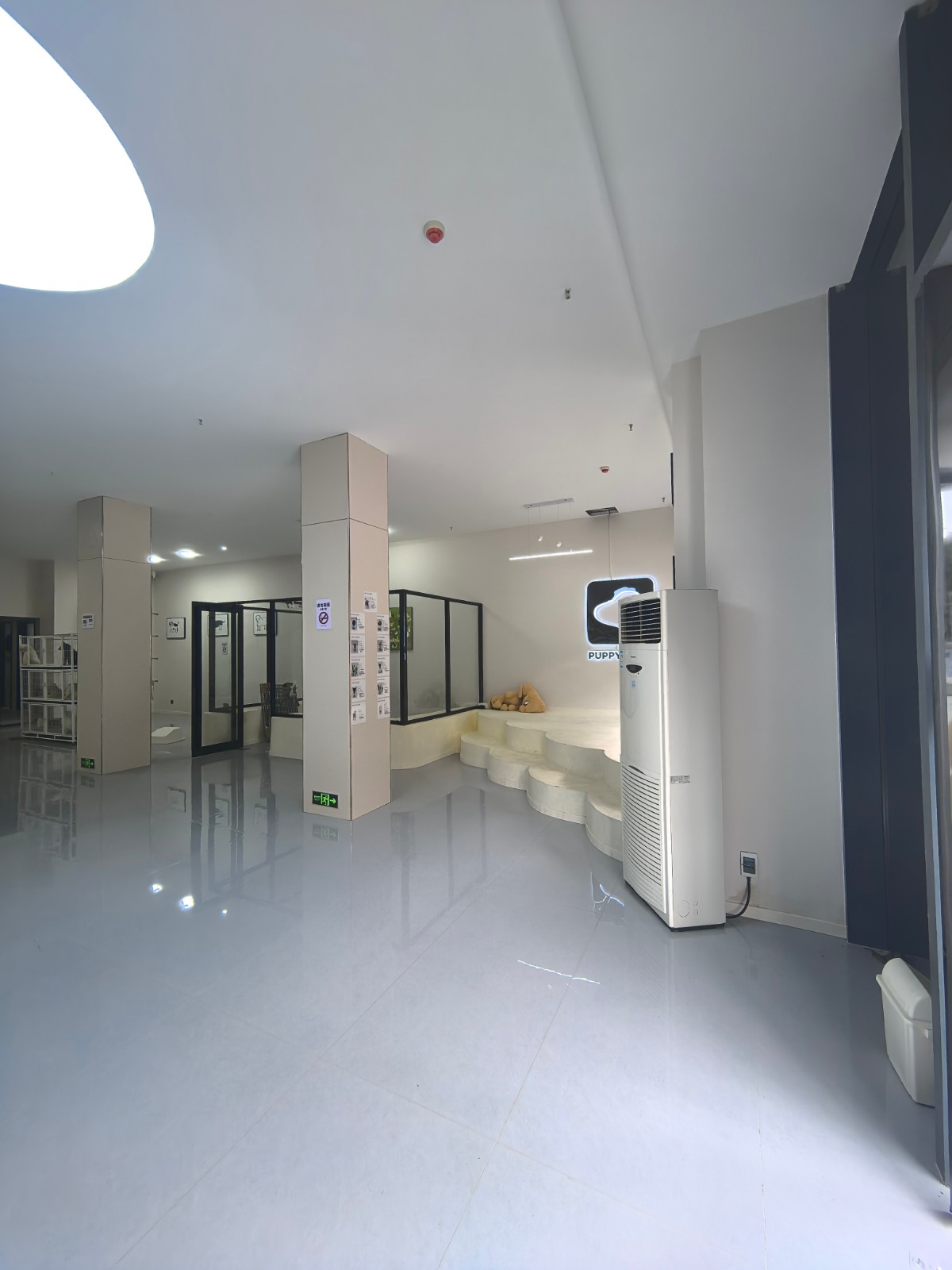 红花岗区剑江路国际公馆精装修超大门头门店空转   