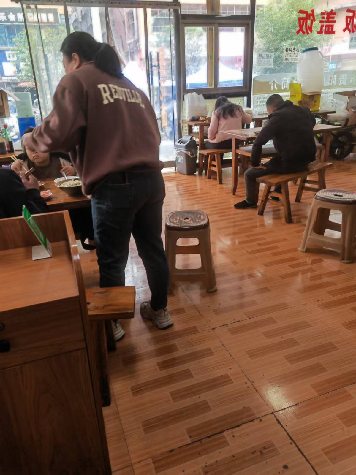 仁怀水口人民医院后门临街门店转租（无转让费）