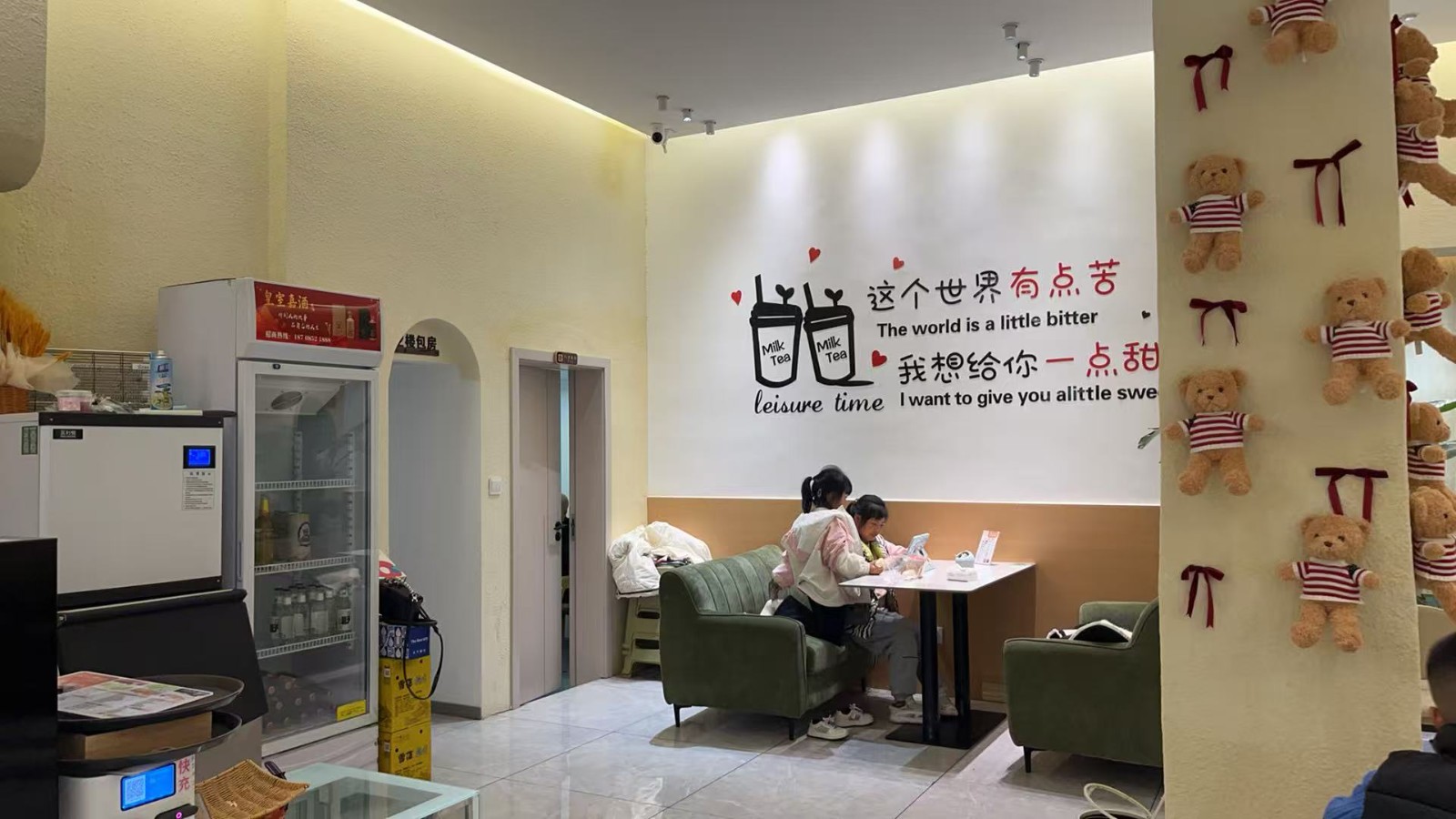 桐梓成熟商圈奶茶店带所有设施设备转让（可空转）