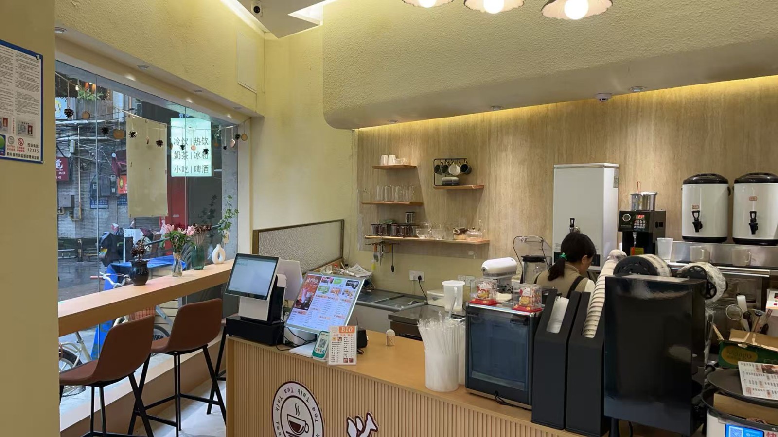 桐梓成熟商圈奶茶店带所有设施设备转让（可空转）