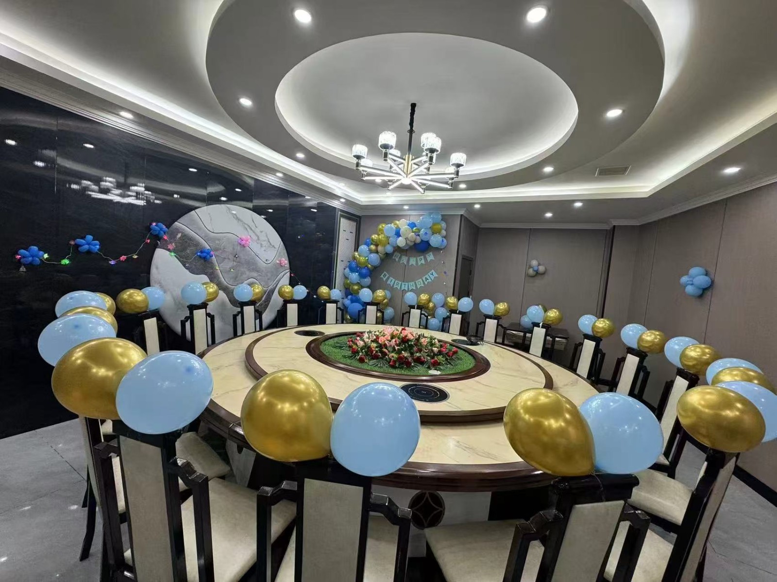 一转盘临街酒楼整体转让