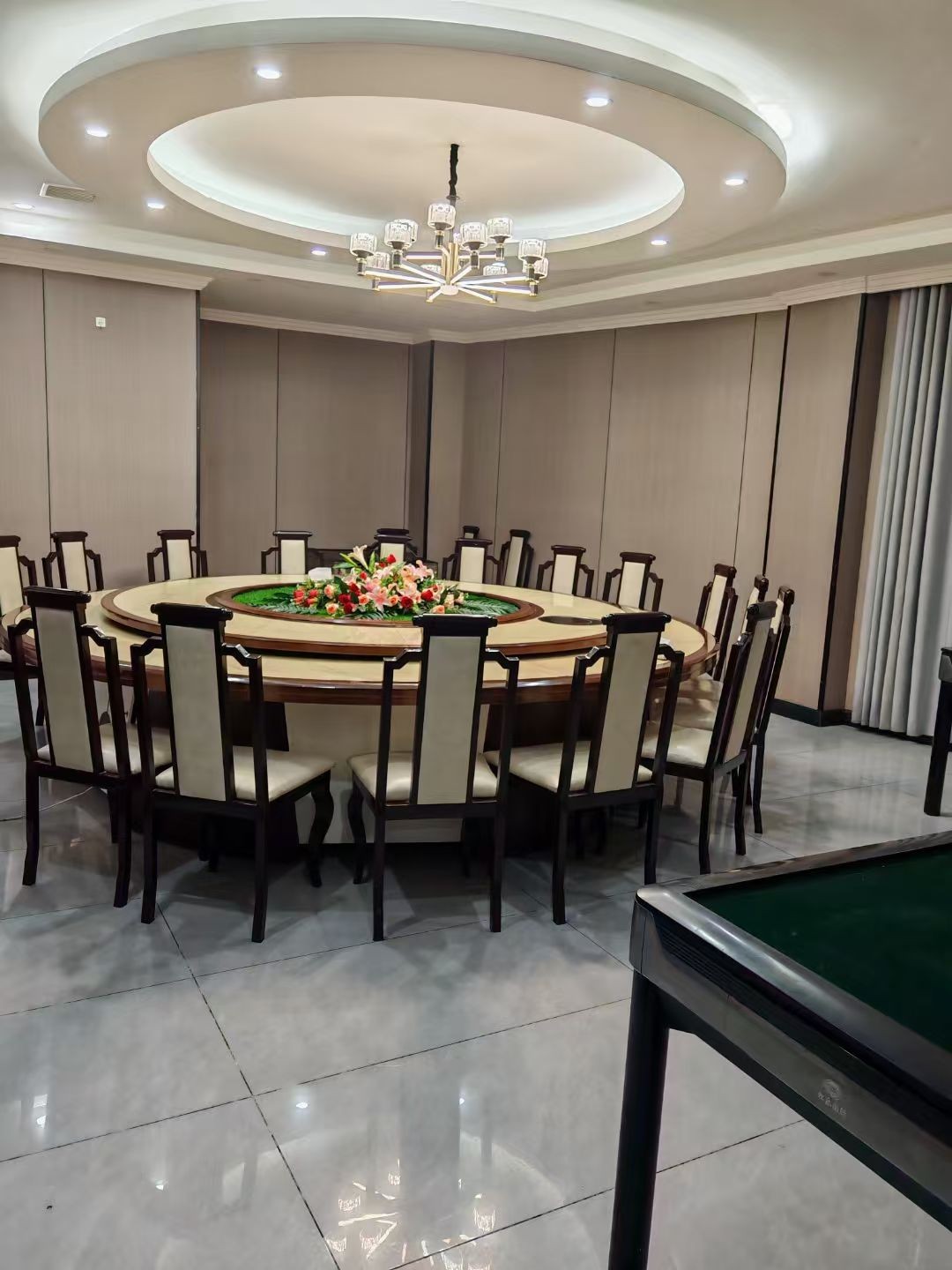 一转盘临街酒楼整体转让