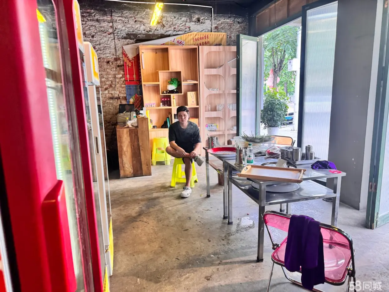 (转让) 107平 美食节 还有几个月房租