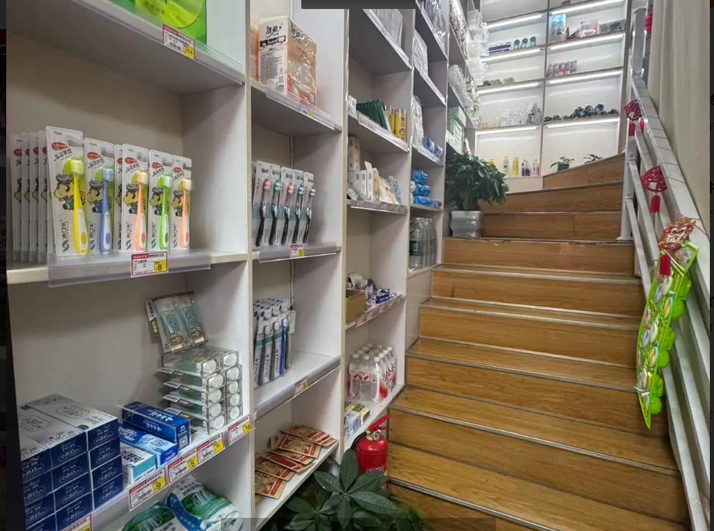 (转让)临街商铺、、休闲广场。价格面议