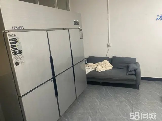 （转让）烘培店，街面店，三个门面，可以做多个品牌，内饰宽敞