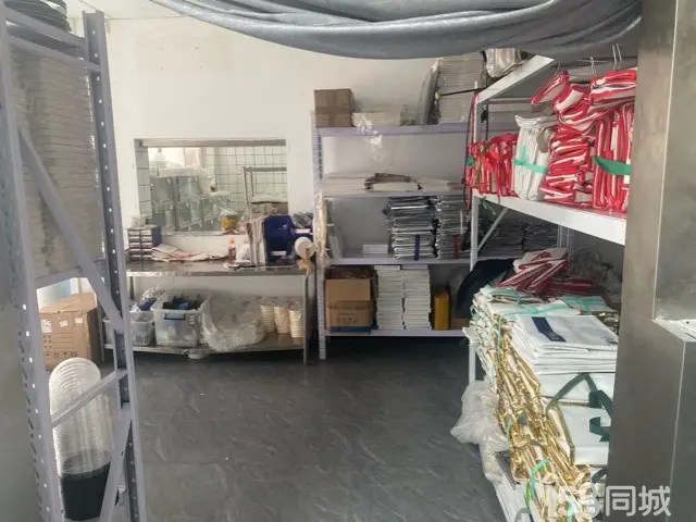 （转让）烘培店，街面店，三个门面，可以做多个品牌，内饰宽敞