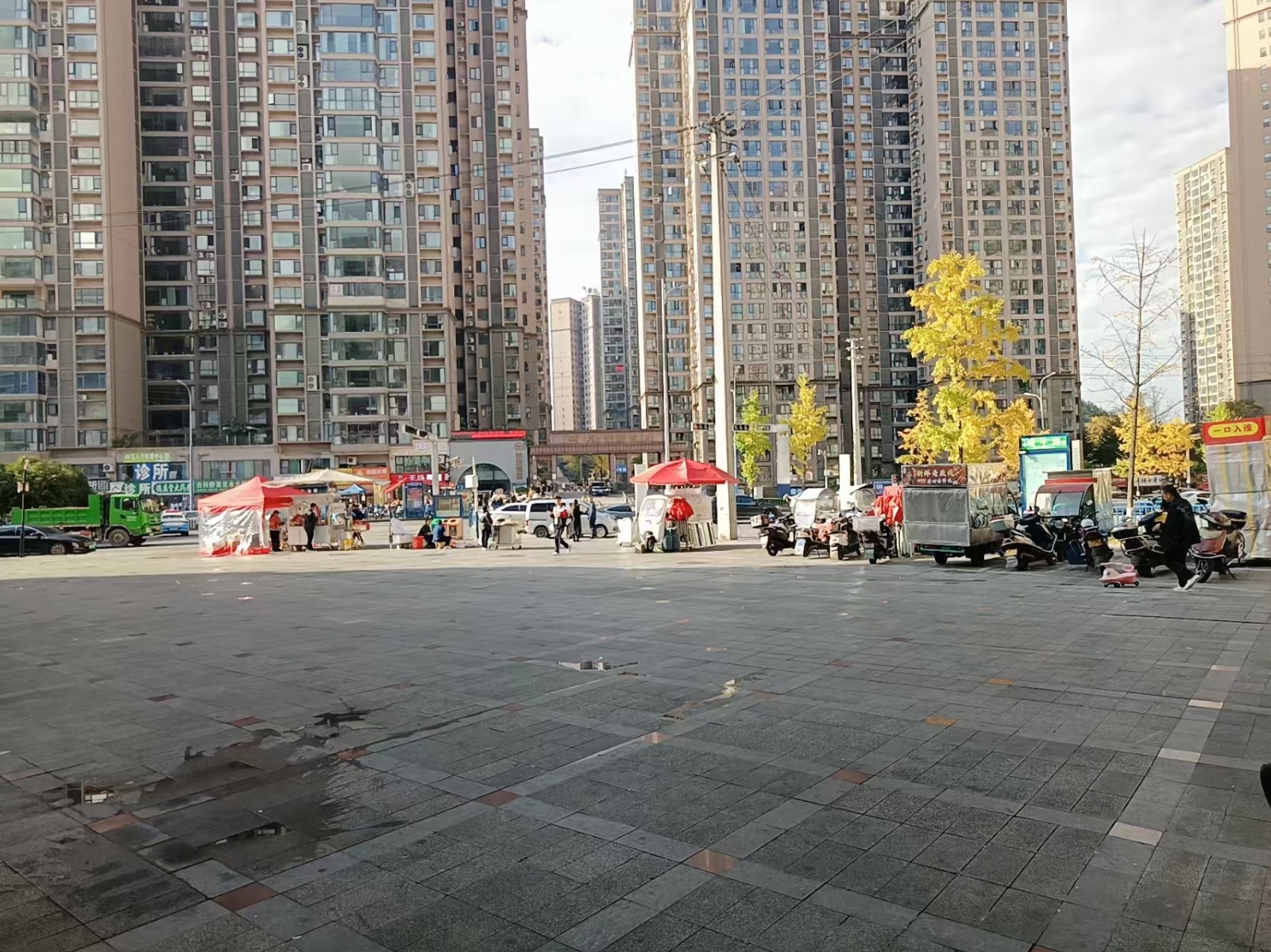 仁怀临街转角位置品牌零食店整体转让