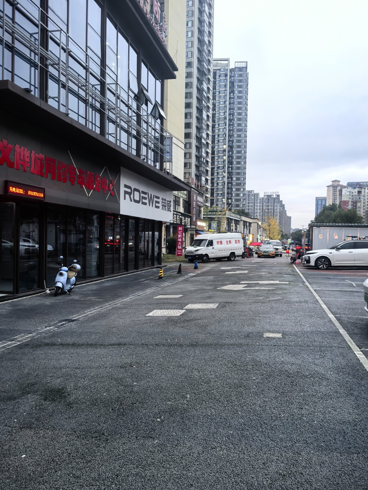 保利四街区临街转角门店+二楼办公室出租可单独出租