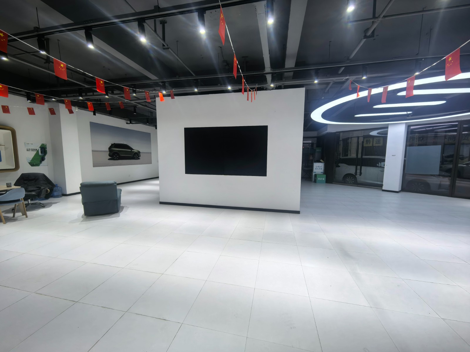 保利四街区临街转角门店+二楼办公室出租可单独出租