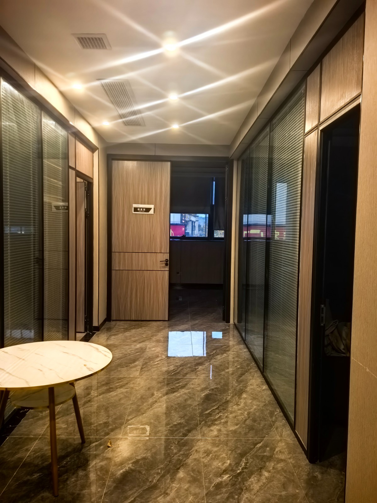 保利四街区临街转角门店+二楼办公室出租可单独出租