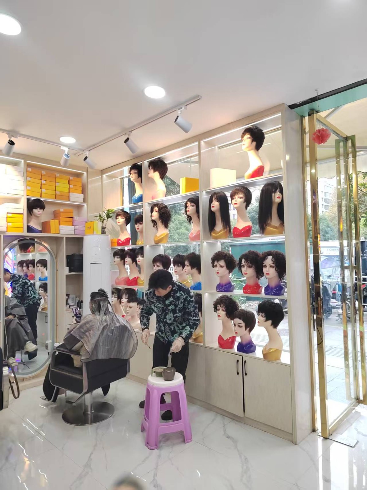 遵义红花岗超市旁美发店转让可空转