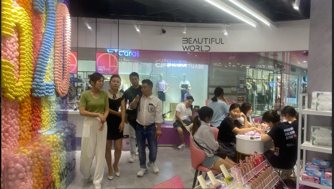 (转让)，稳定客流，成熟商圈。五年来积累了大量的会员。