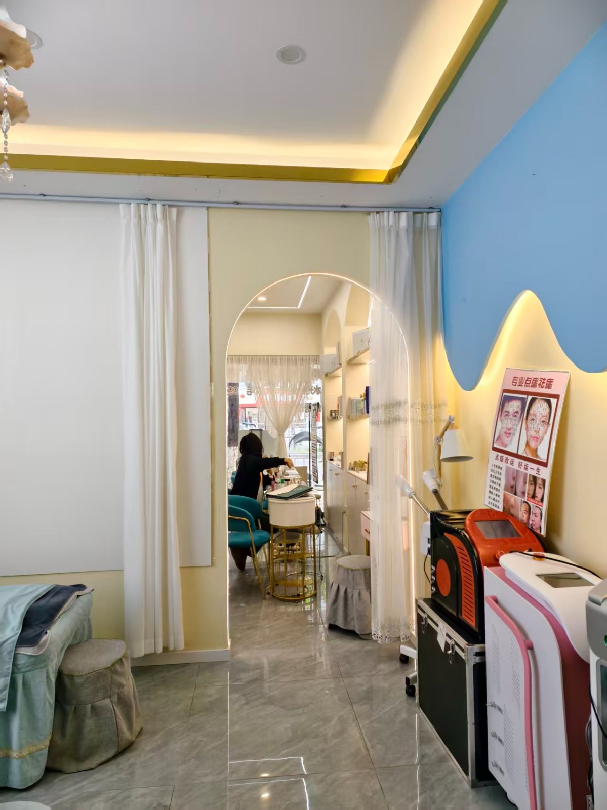 中华路成熟商圈美容美甲店整体打包转让