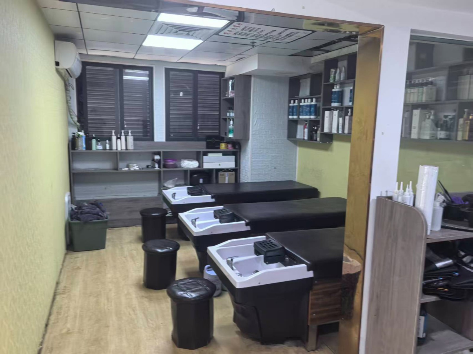 仁怀国酒城小区门口美发店整体打包转让