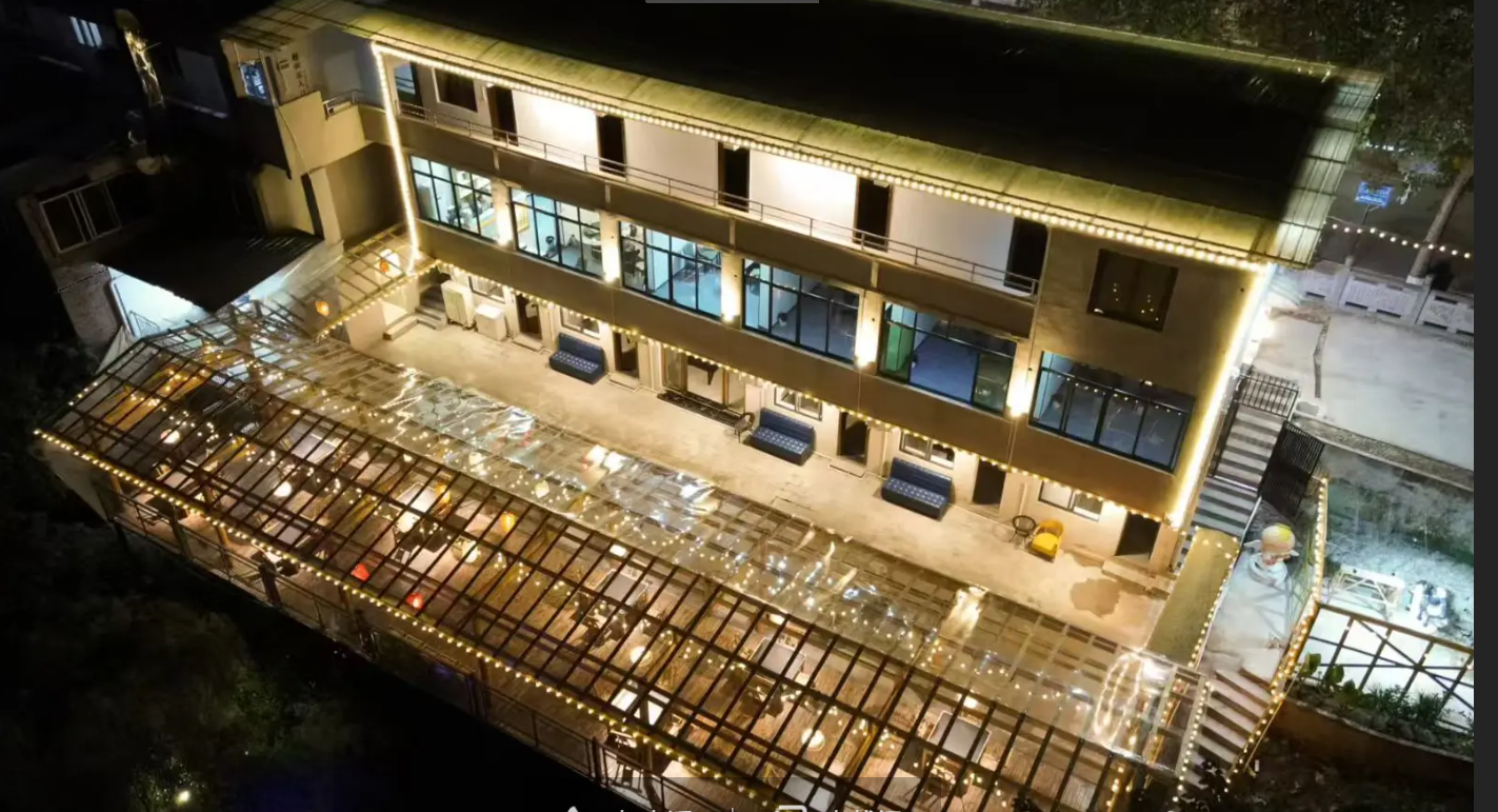 (转让)临街餐饮店，9成新，营业中