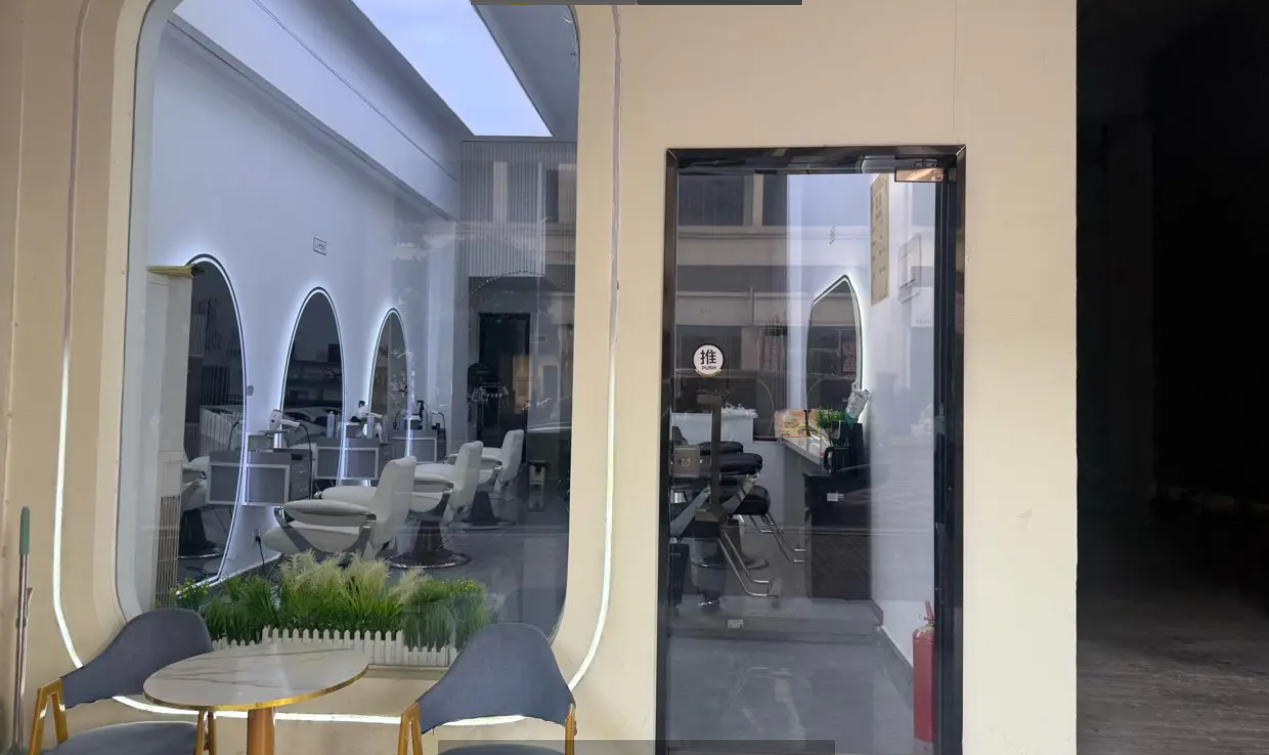 (转让)小区位子居中，视角好，上下左右均能一眼看到店铺