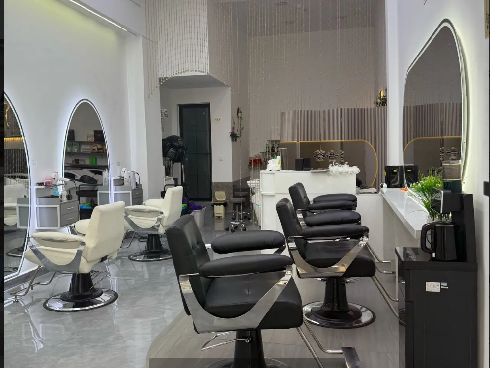 (转让)小区位子居中，视角好，上下左右均能一眼看到店铺