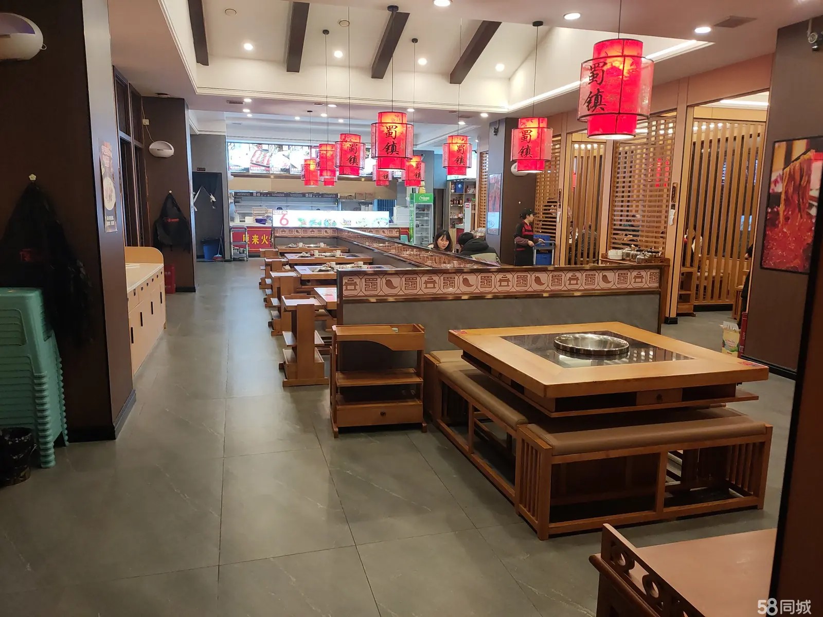 （转让临街400平米精装修，独立停车场