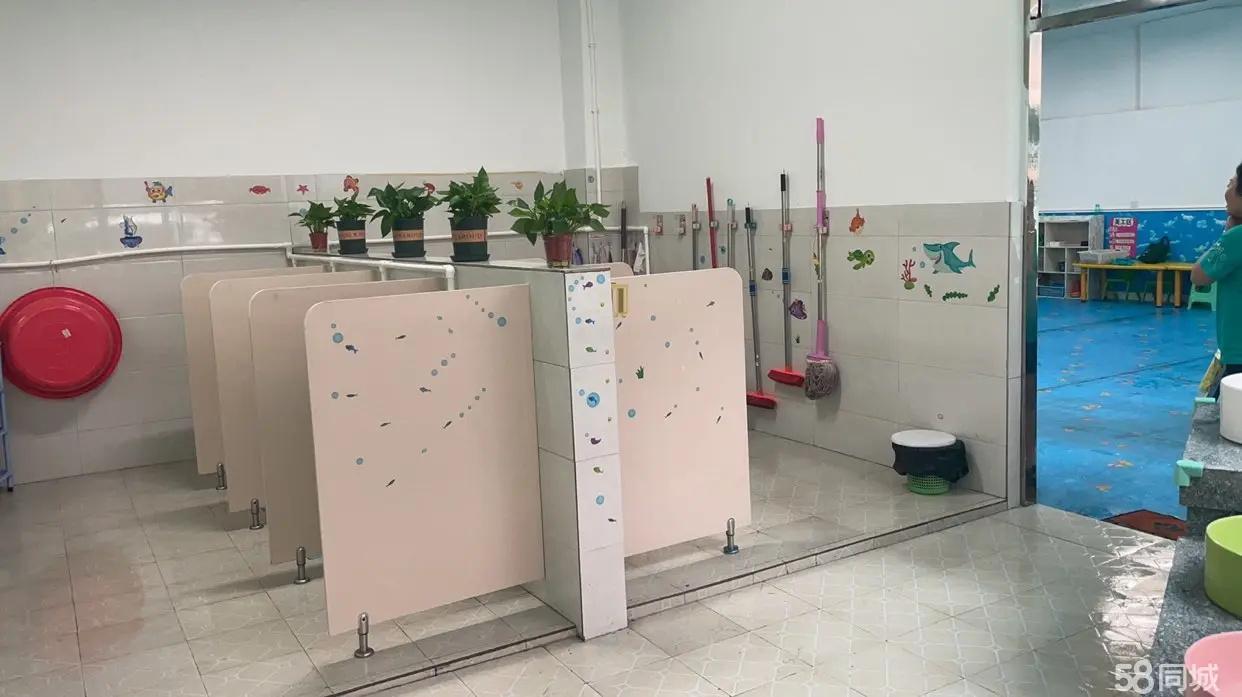 （转让）独栋三层幼儿园，有户外活动场地