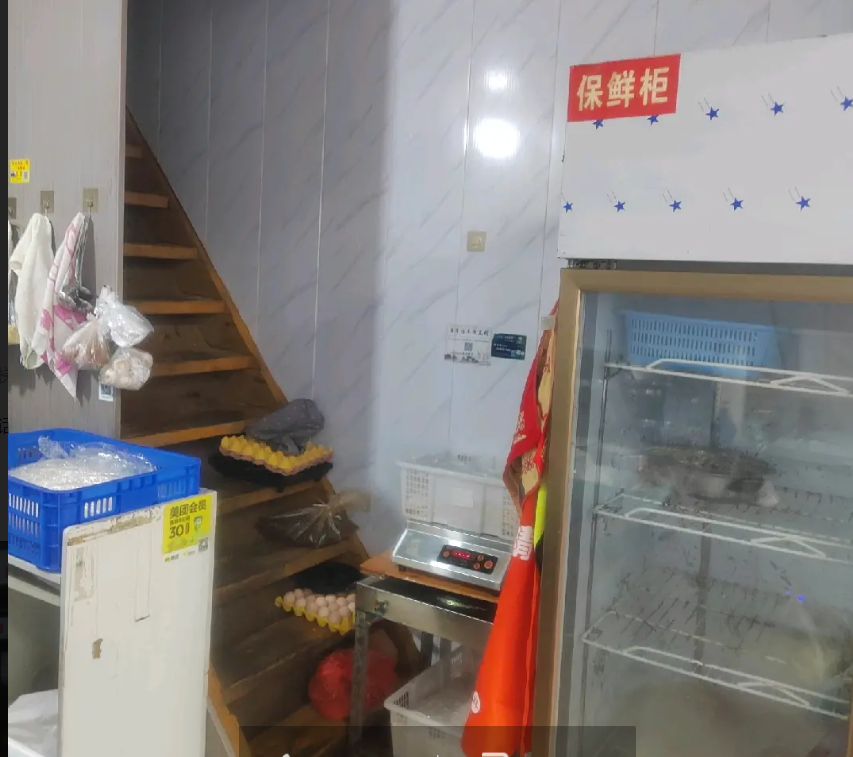 (转让)该门面紧挨市医院，客流量大，人流可查，房租合适