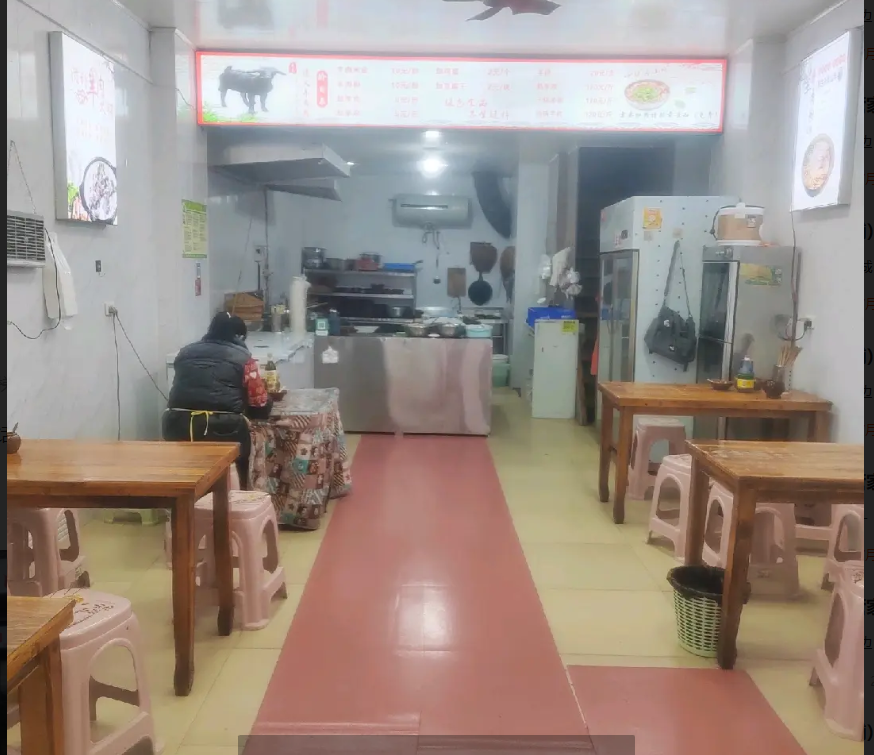 (转让)该门面紧挨市医院，客流量大，人流可查，房租合适