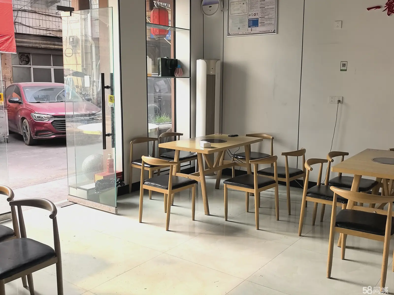 （转让）门面位于四号区斑马线前面50米，位置好，租金便宜