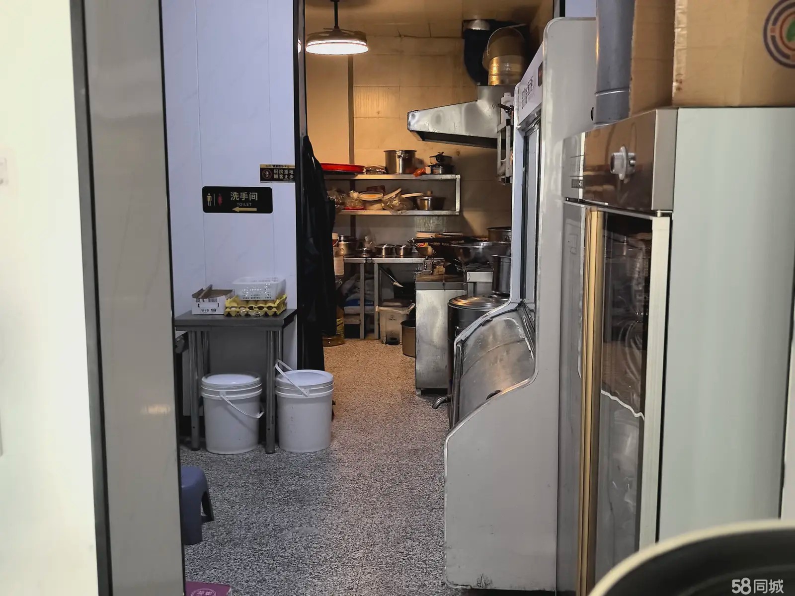 （转让）门面位于四号区斑马线前面50米，位置好，租金便宜