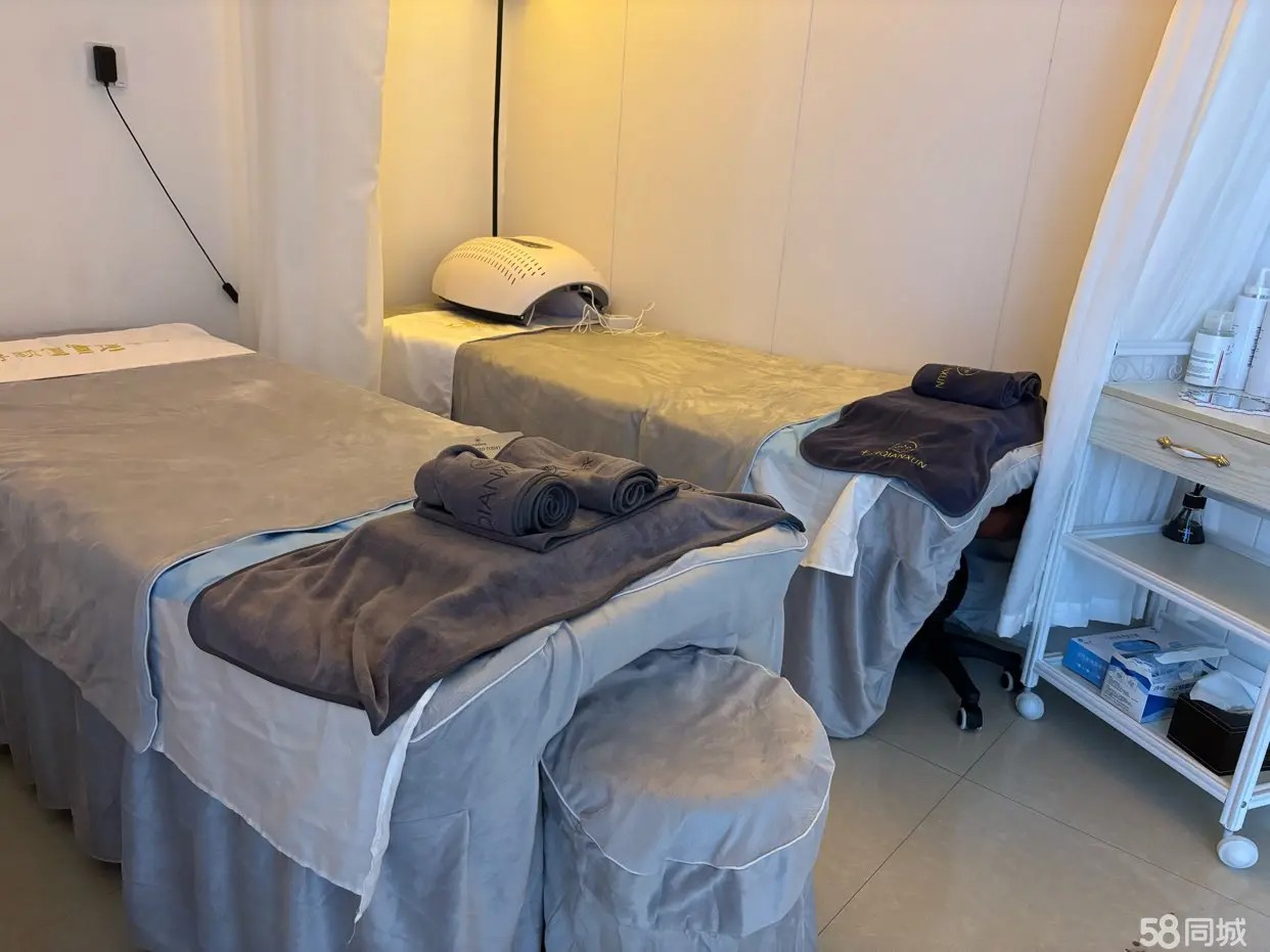 （转让）商圈，周围都是小区，吃宵夜都有