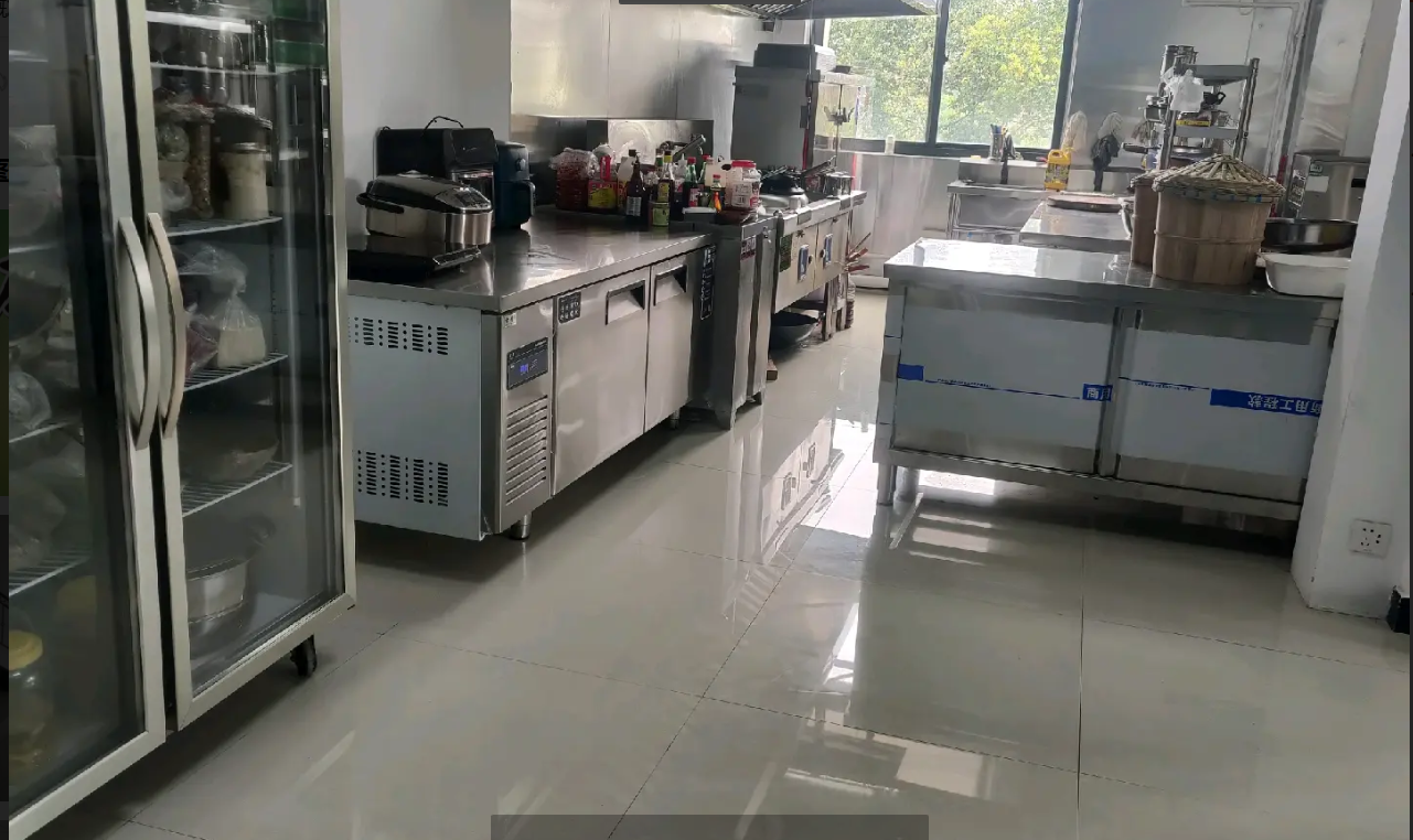 (转让)临街门面，位置集中，人流量大