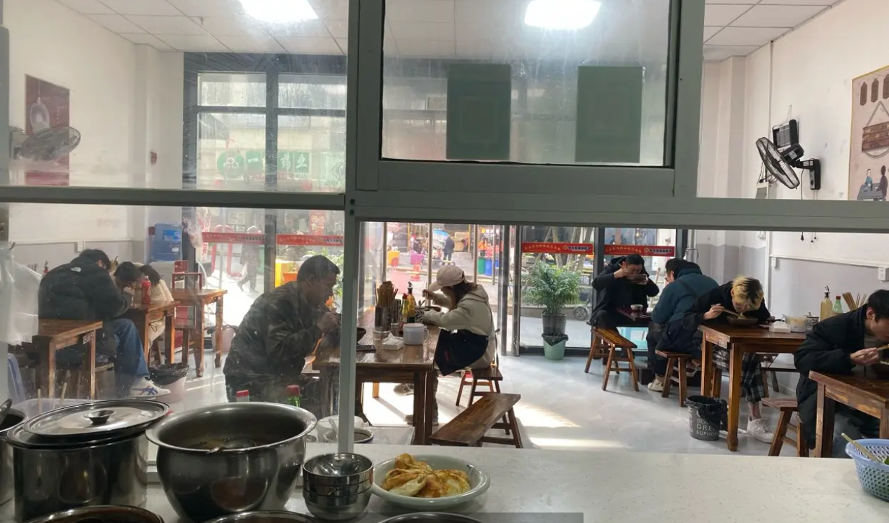 (转让)门头宽，人流量大，客源稳定