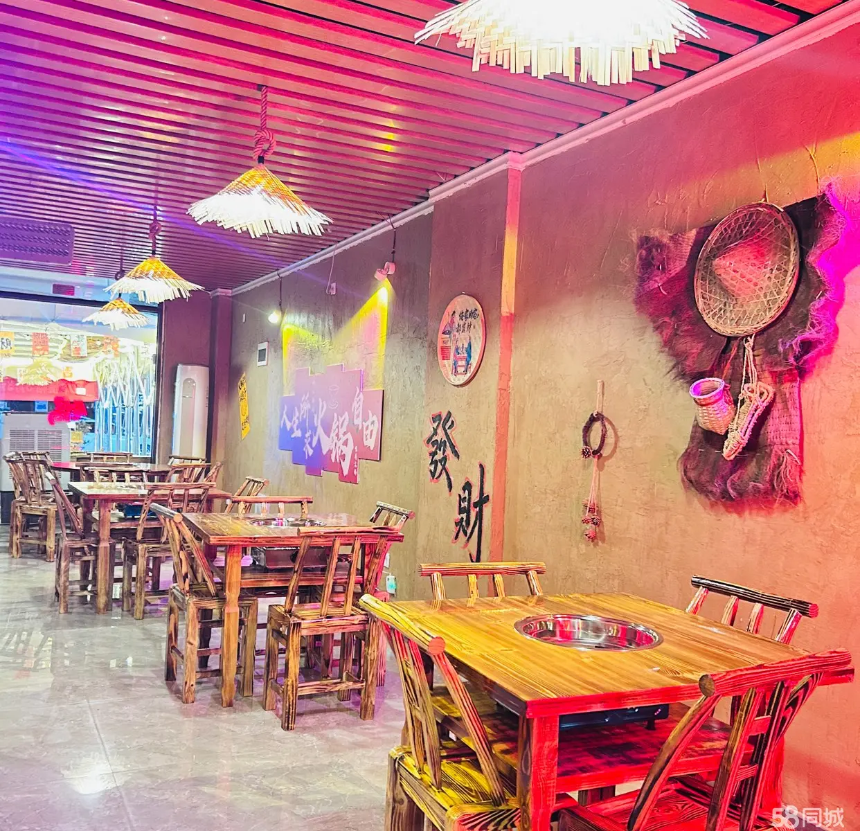  （转让）东都金麟府火锅店转让，接手可经营，外摆区域100平左右，