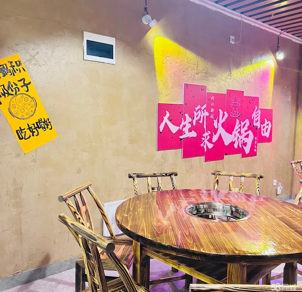  （转让）东都金麟府火锅店转让，接手可经营，外摆区域100平左右，