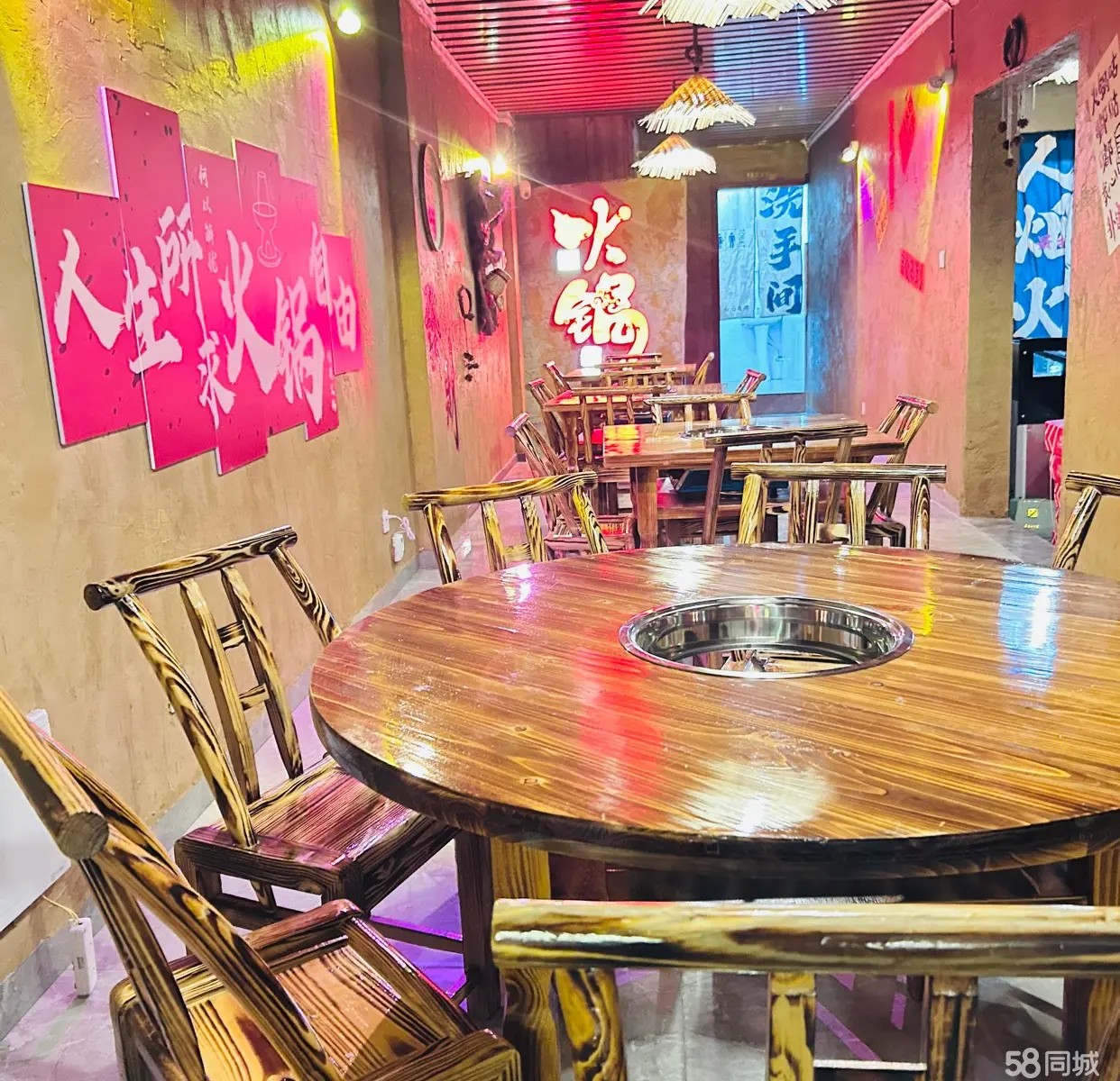  （转让）东都金麟府火锅店转让，接手可经营，外摆区域100平左右，