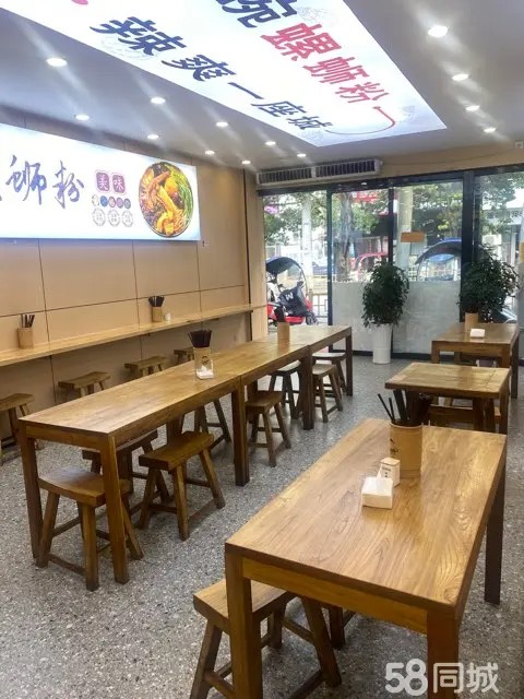 （转让）门面方正，大气，人流量大。周边上班族居多！