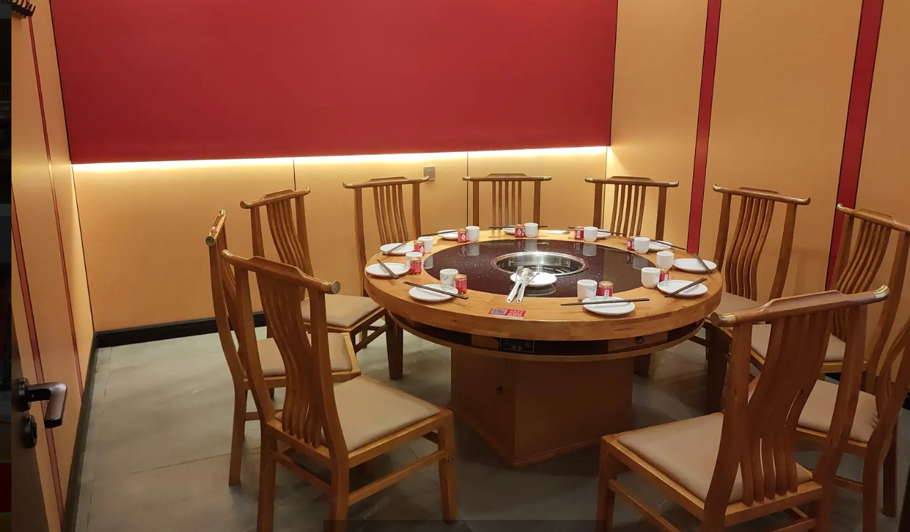 (转让)临街400平米精装修，独立停车场