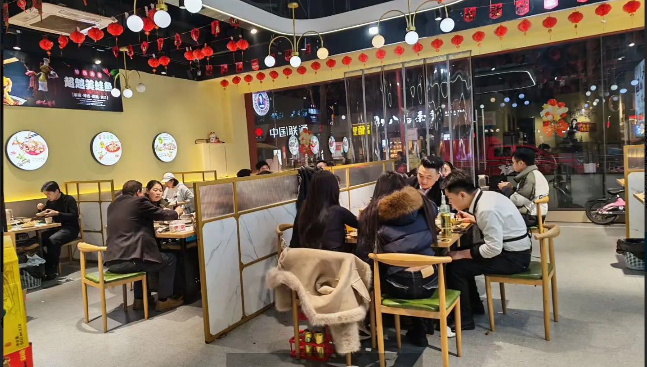 (转让)经营中旺铺转让方圆荟重餐饮集中地，实用面积超大自带库房宿舍