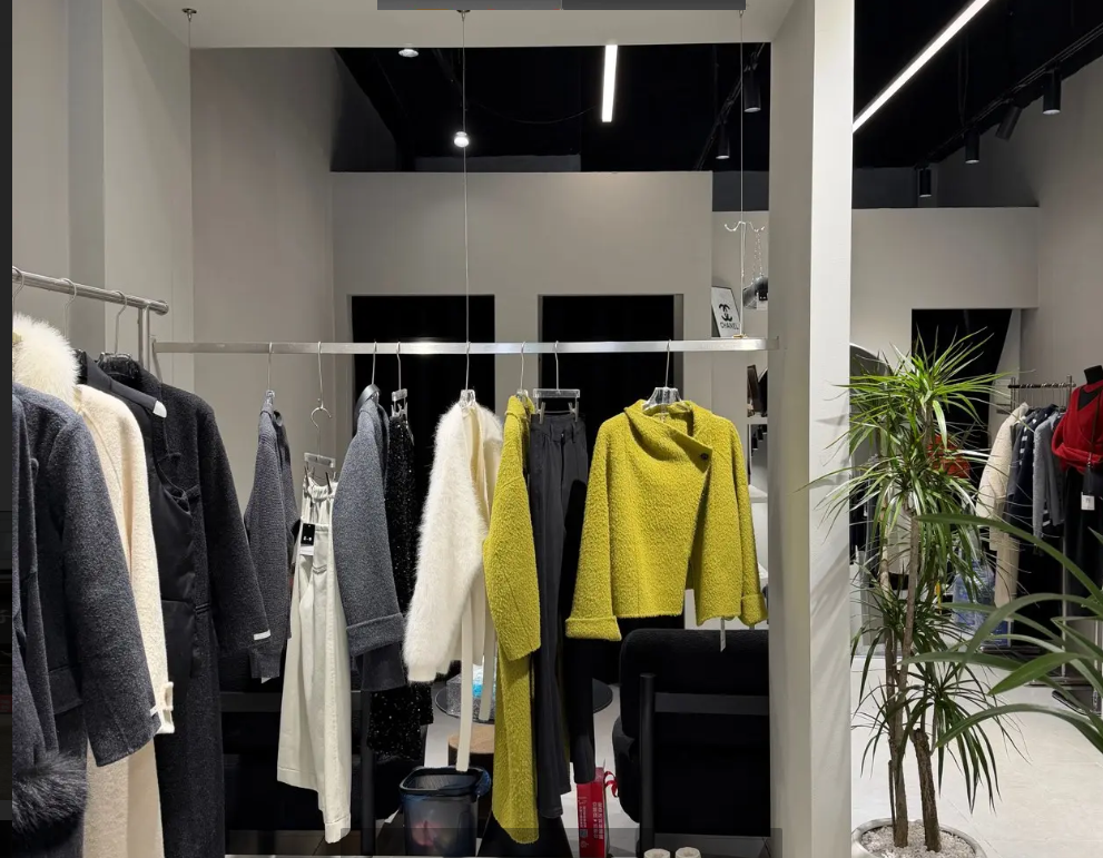 (转让)女装店铺转让，新装修，接手直接铺货