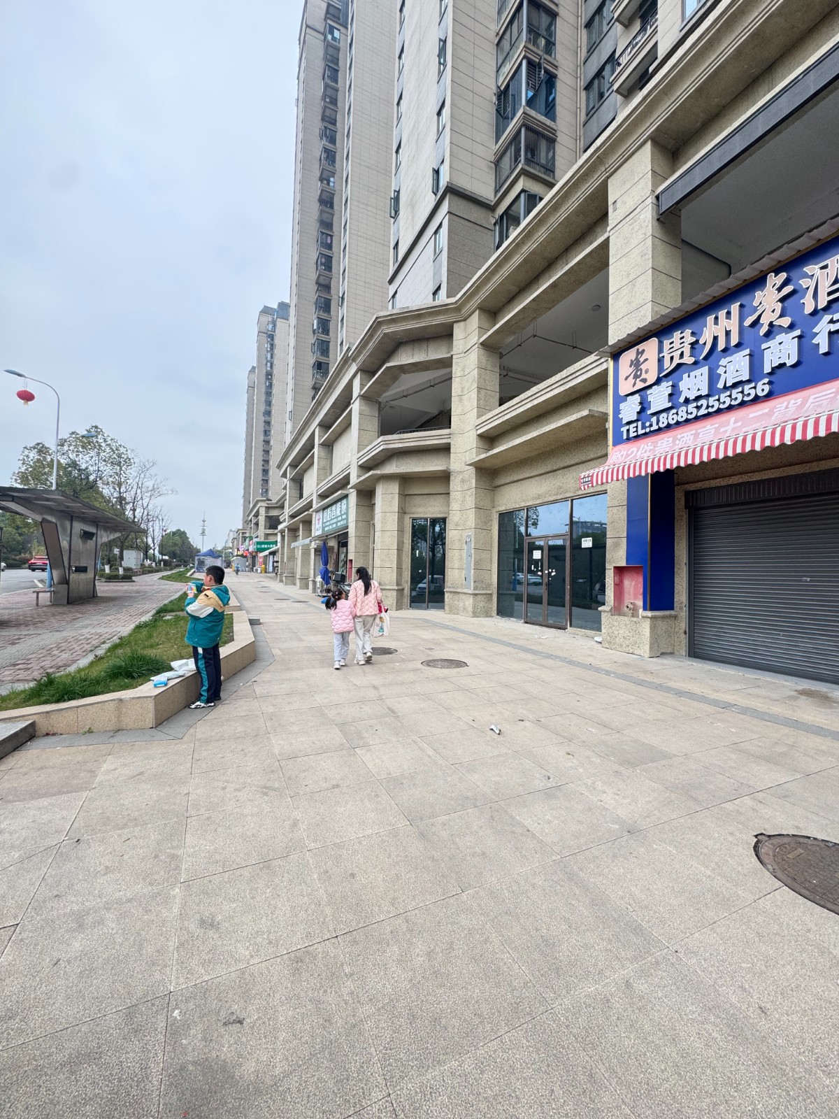 恒大城五期小区门口空铺房东直租