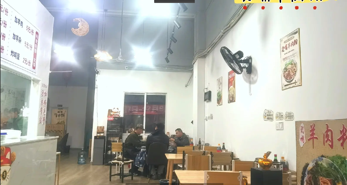 (转让)商铺干净整洁，有2间包房，空调麻将机配备齐全，有卫生间