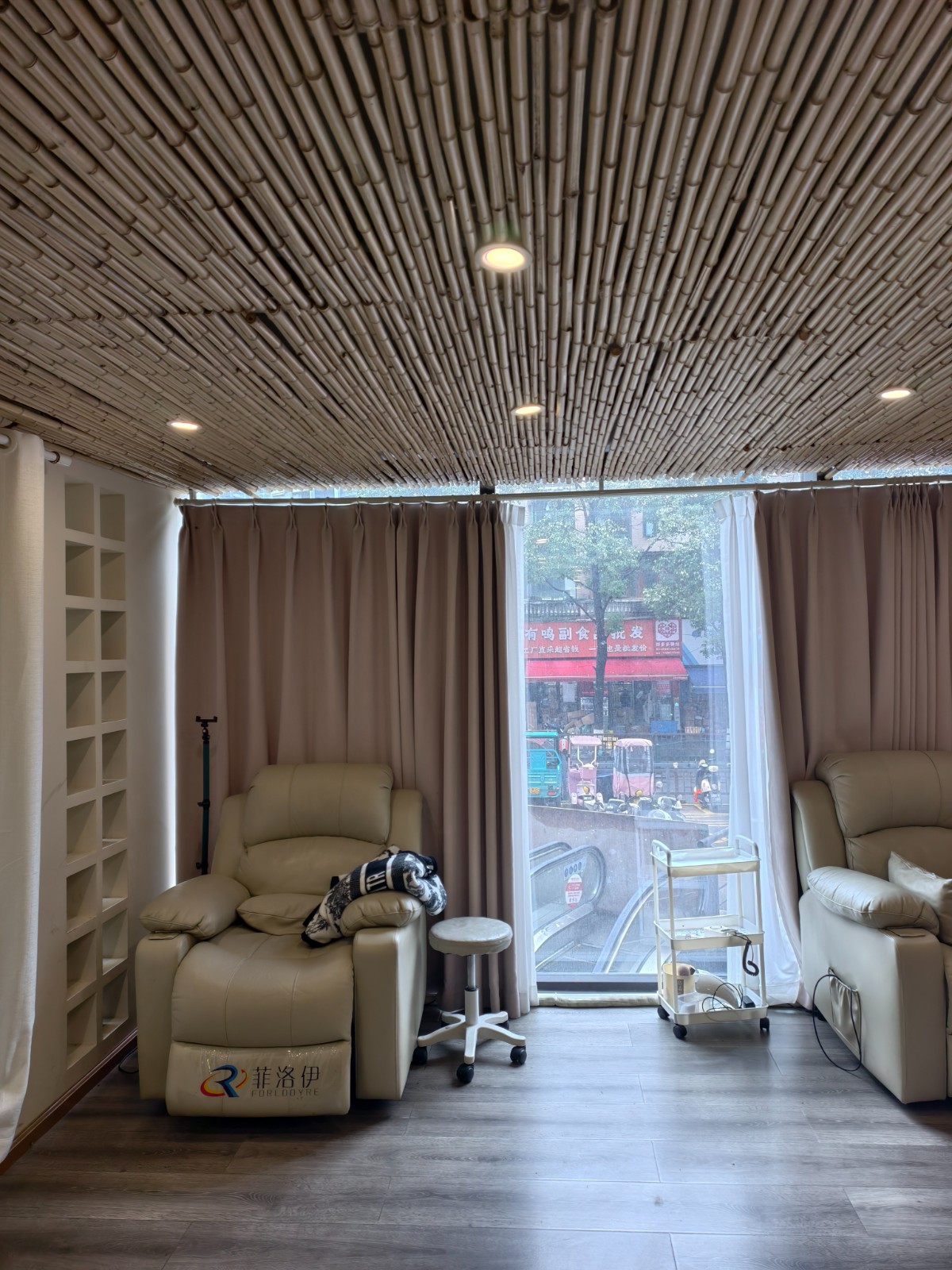 仁怀国贸美容美甲店带技术转让