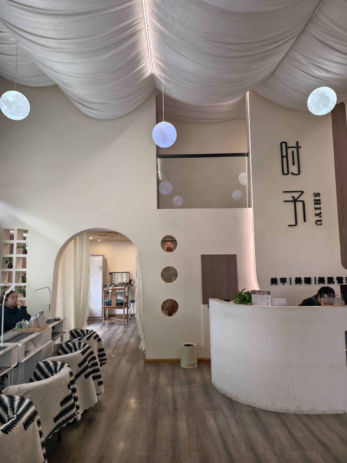 仁怀国贸美容美甲店带技术转让