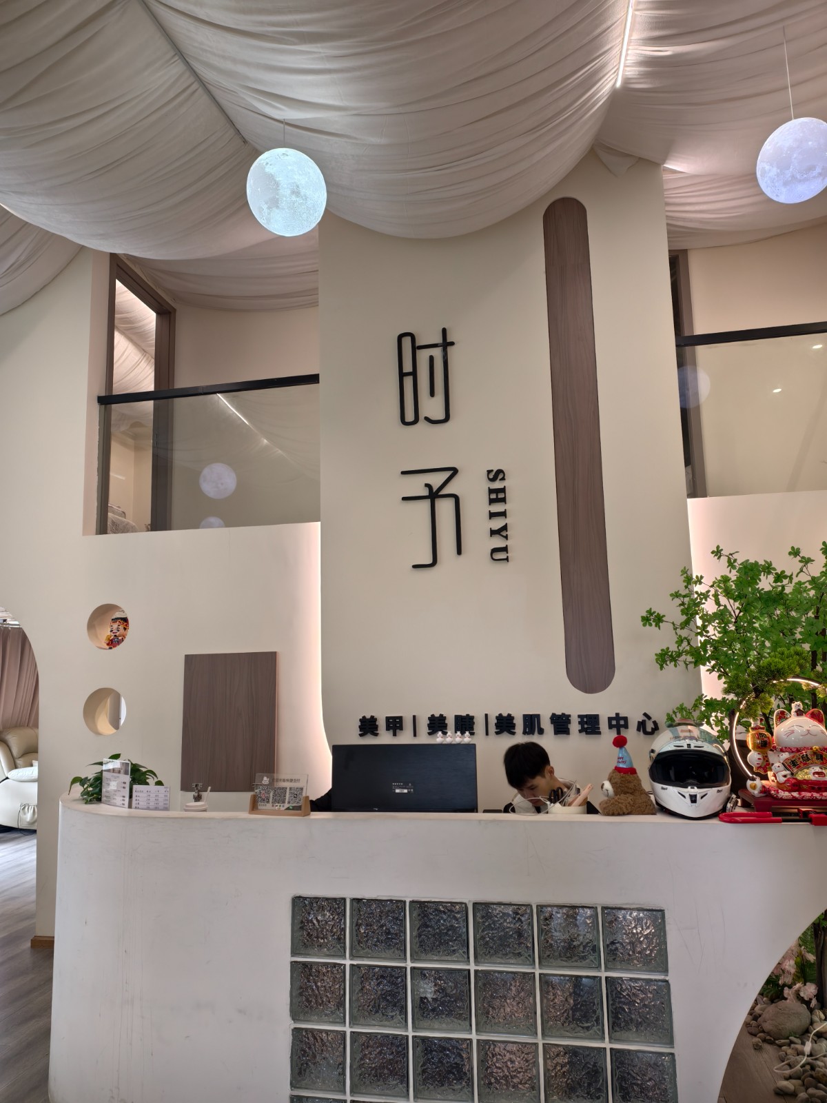 仁怀国贸美容美甲店带技术转让