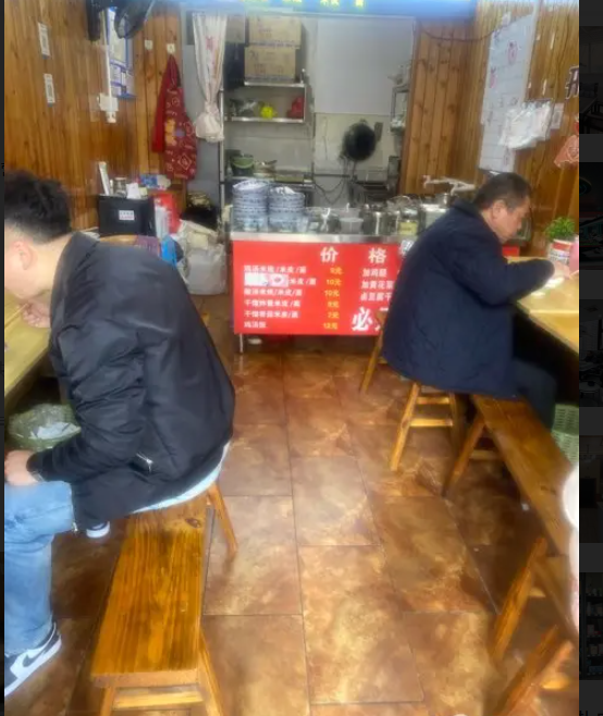 (转让)户型正，南白通透，周边菜市场，人流大，有成熟配套社区