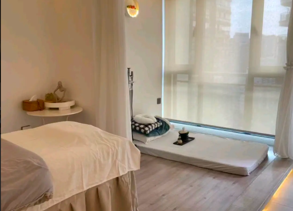 (转让)接手就可以经营线上线下一起转让，还有半年房租包含在转让费里面